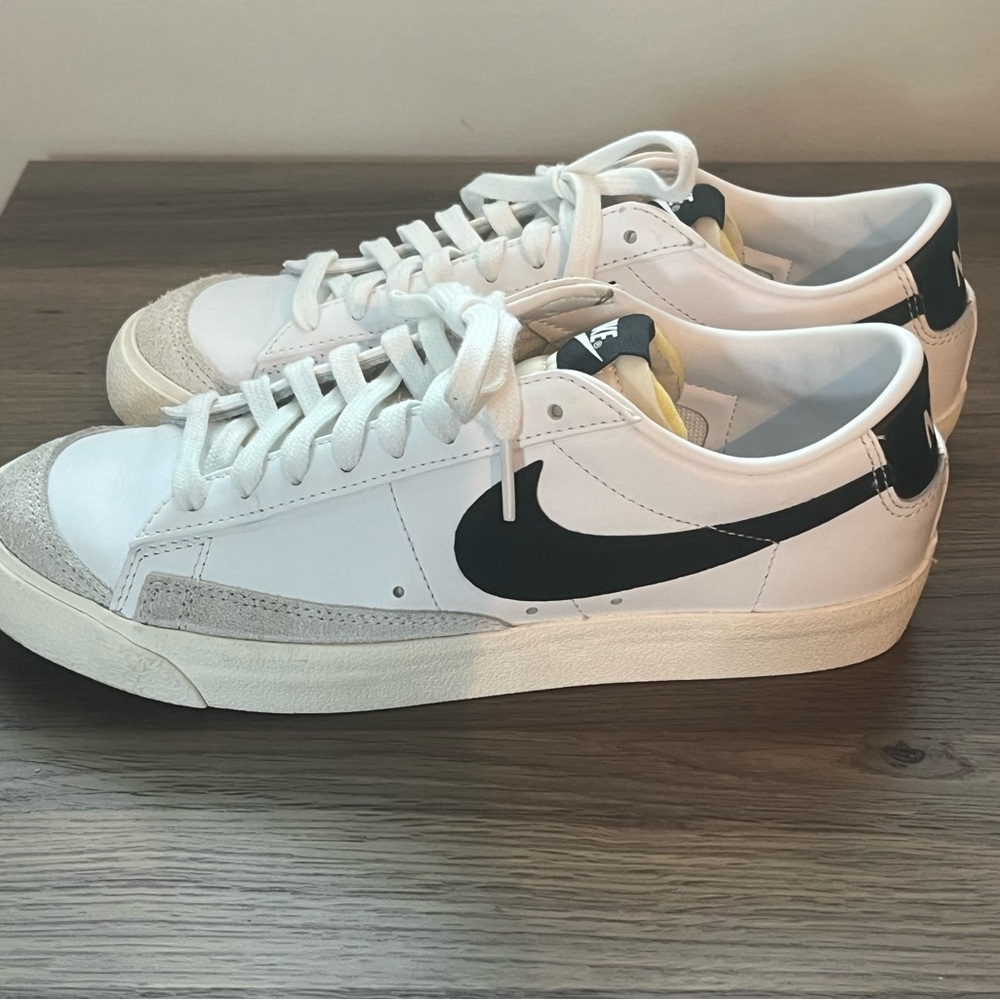 Nike Blazer 77 Low White Black Sneakers size 9